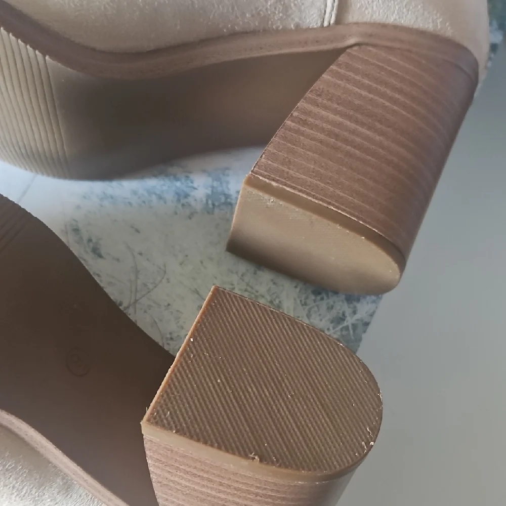 Kathyemi Women's Ankle Boots - Picture 6 of 6